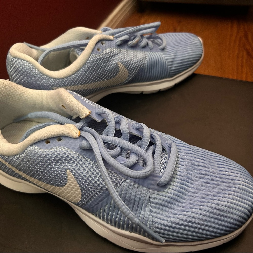 Nike women 5.5